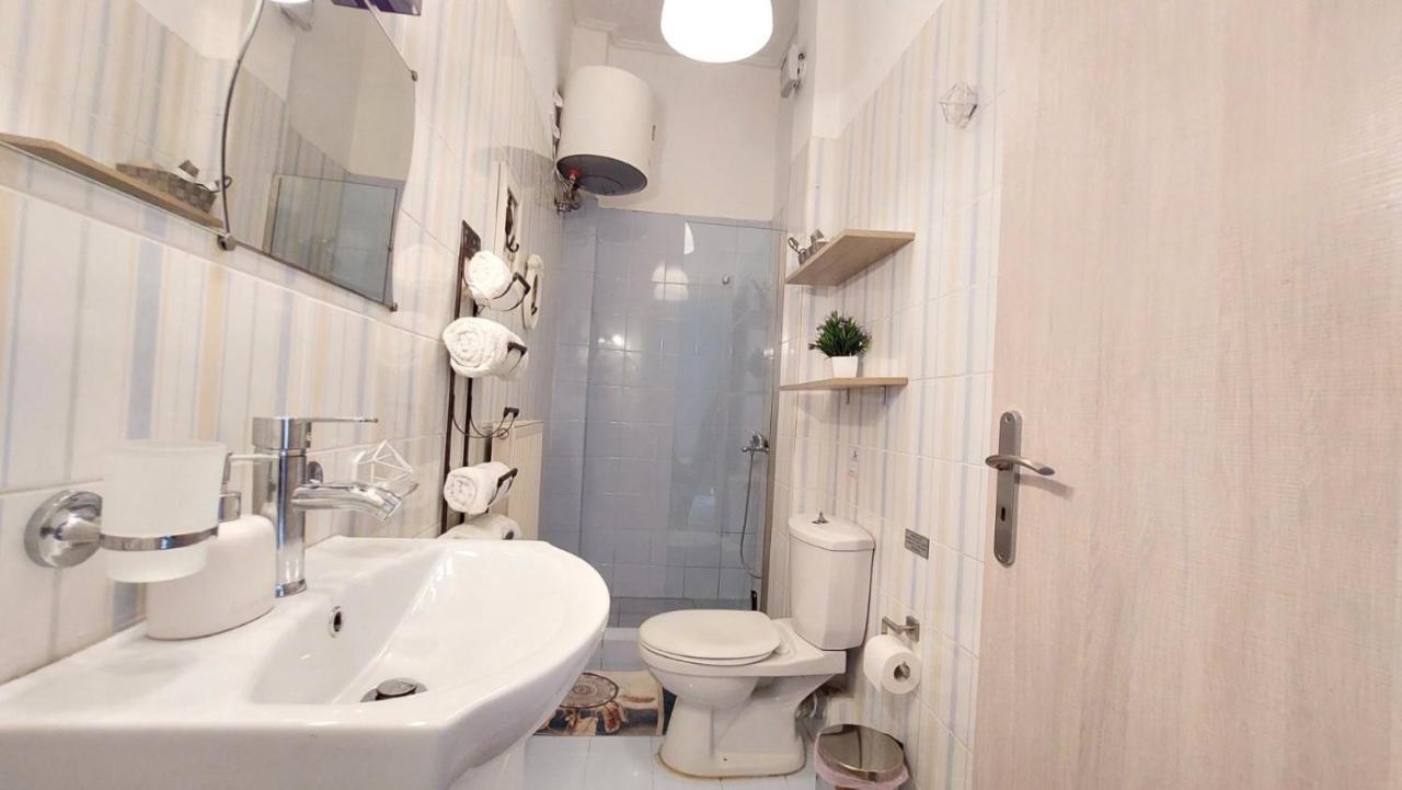 Cozy Minimal Apartment Piraeus Buitenkant foto